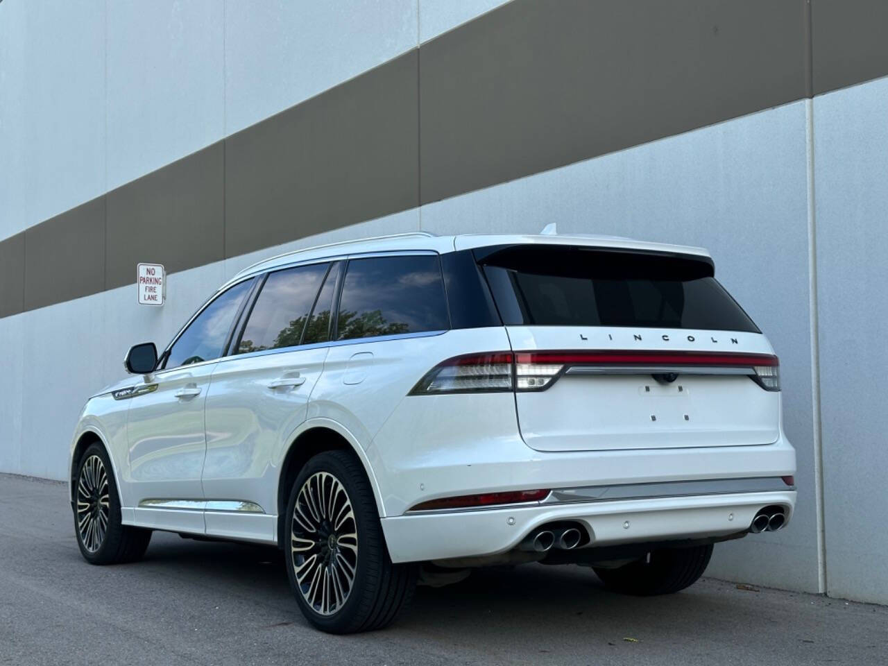 2020 Lincoln Aviator for sale at Phoenix Motor Co in Romulus, MI