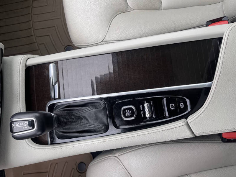 2019 Volvo XC90 T5 Momentum