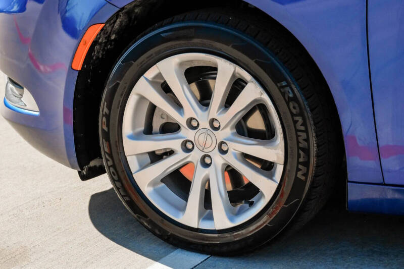 2017 Chrysler 200 Limited Platinum