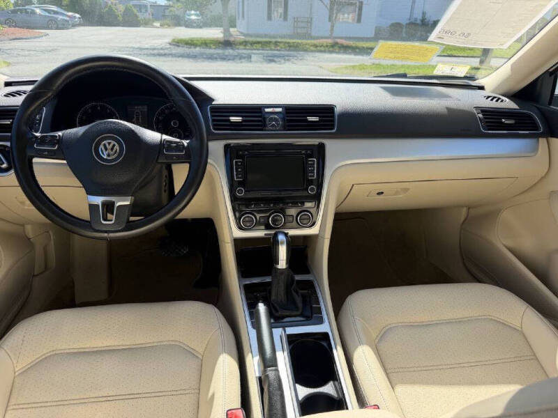 2012 Volkswagen Passat SE PZEV