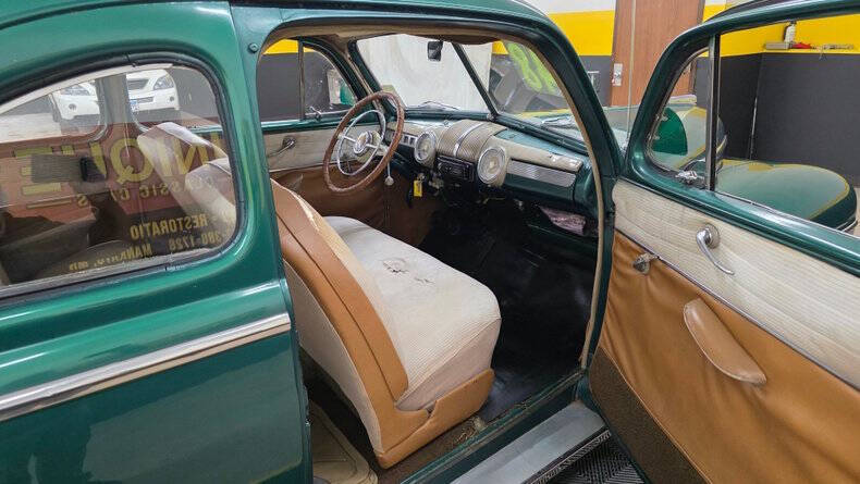 1948 Ford Super Deluxe