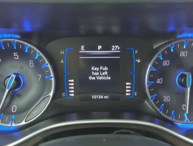 2023 Chrysler Voyager LX