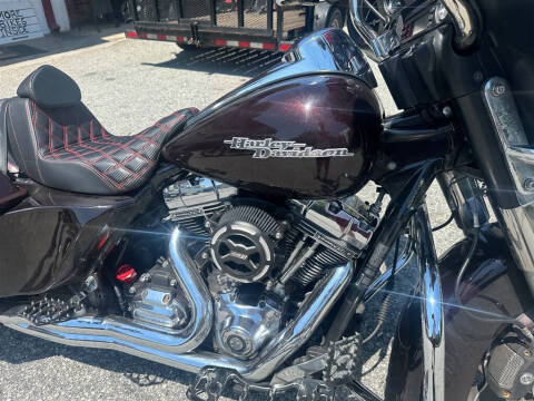 2011 Harley-Davidson FLHX -