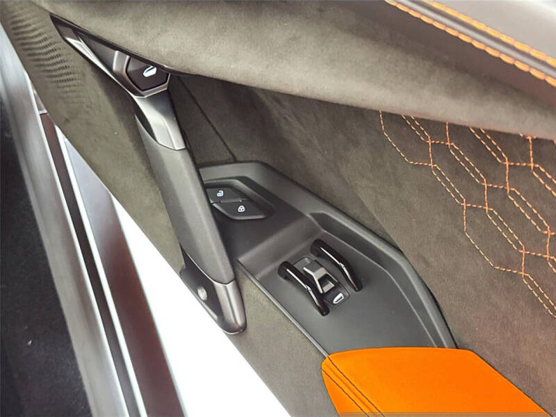 2024 Lamborghini Revuelto