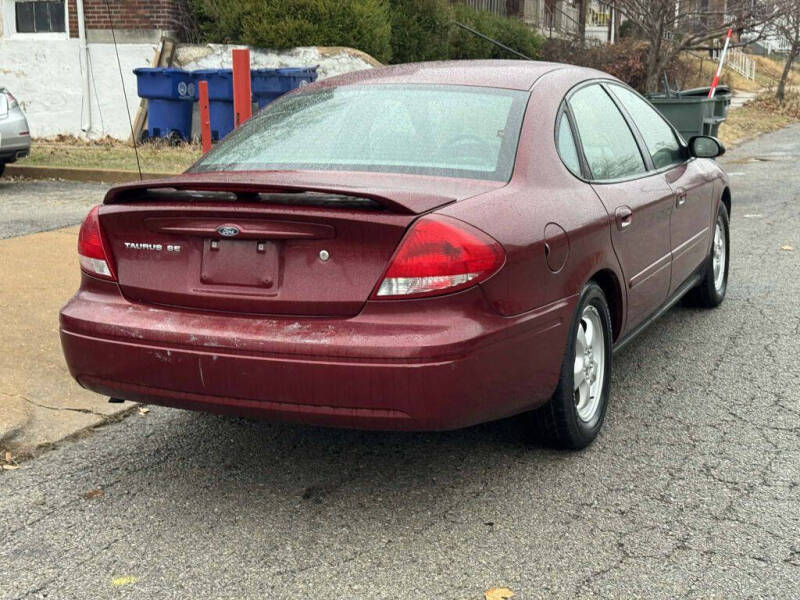 2006 Ford Taurus SE