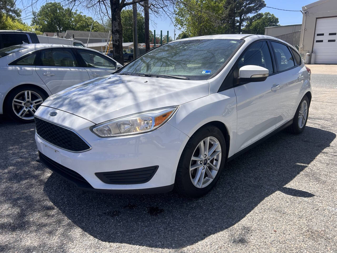 White 2017 Ford Focus SE SE 4dr Hatchback 1