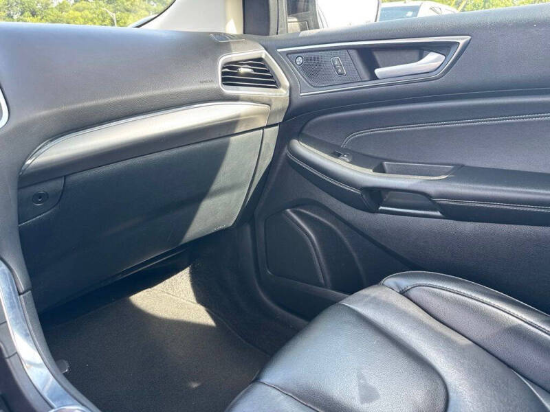 2022 Ford Edge Titanium
