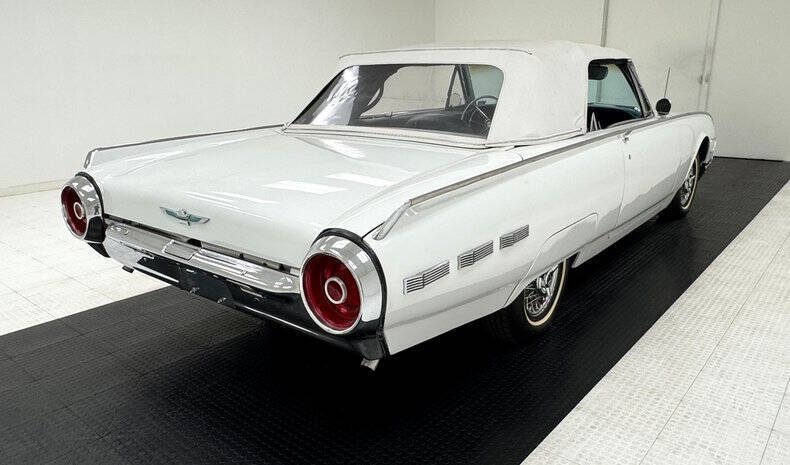 1962 Ford Thunderbird