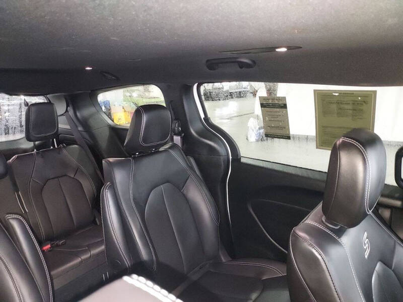 2024 Chrysler Pacifica Plug-In Hybrid Select
