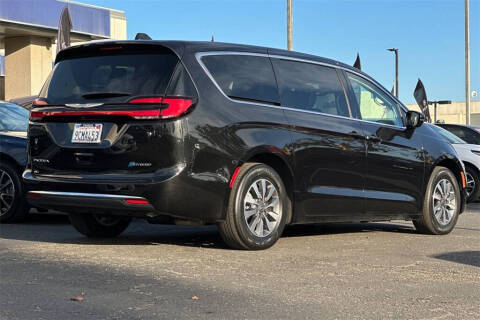 2022 Chrysler Pacifica Hybrid Touring L