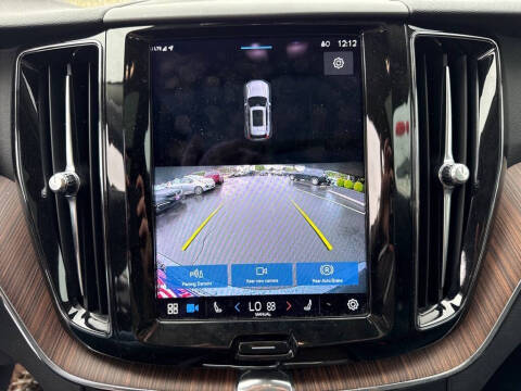 2022 Volvo XC60 B5 Momentum