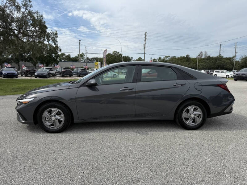 2025 Hyundai Elantra SE