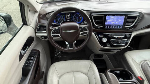 2017 Chrysler Pacifica Touring-L