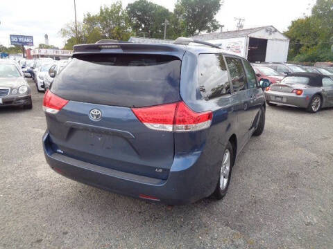 2014 Toyota Sienna LE 8-Passenger