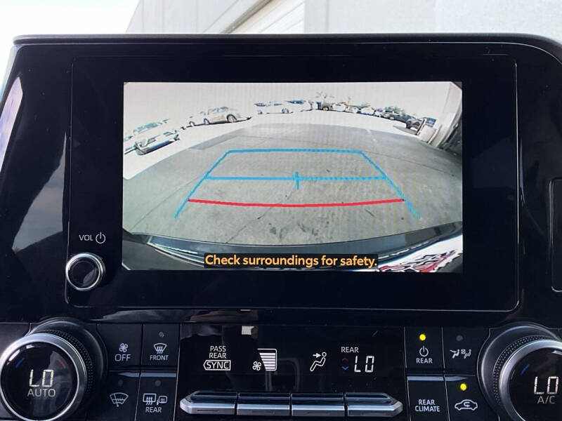 2025 Toyota Highlander LE