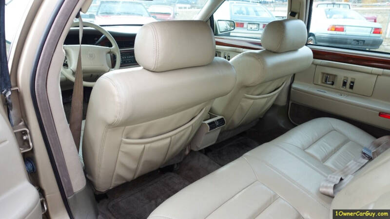 1994 Cadillac DeVille null photo 37