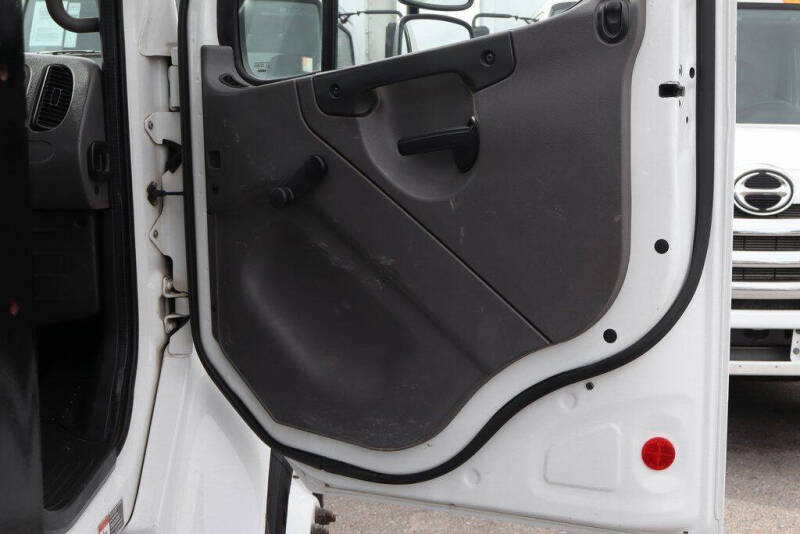 2019 Freightliner M2 106