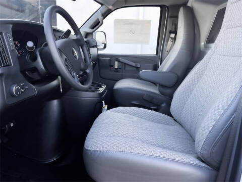 2025 Chevrolet Express 2500