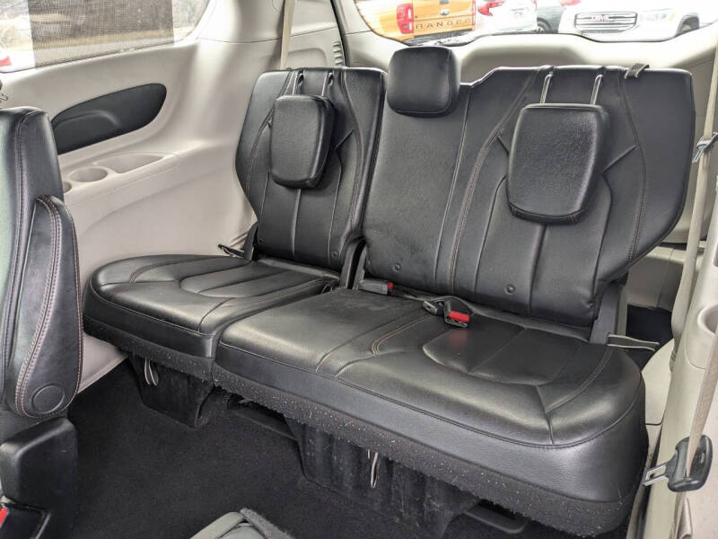 2017 Chrysler Pacifica Touring-L