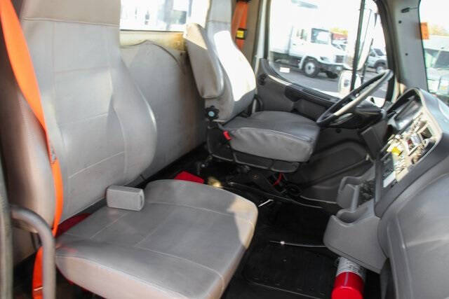 2015 Freightliner M2 106