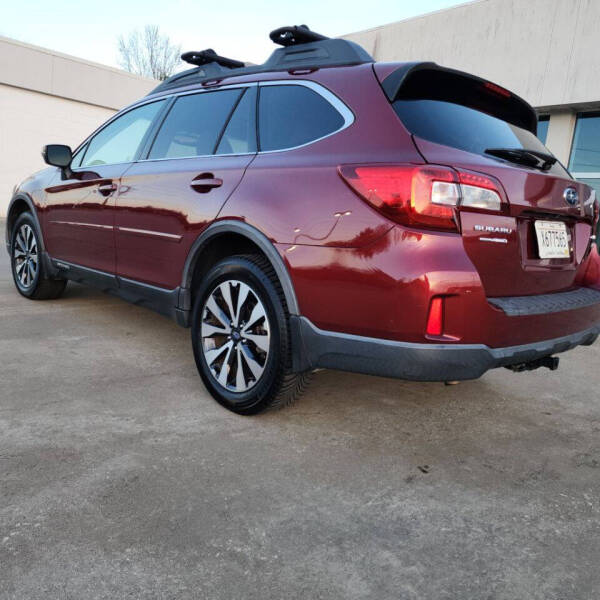 2015 Subaru Outback null photo 2