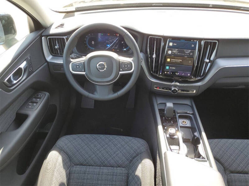 2025 Volvo XC60 B5 Core Dark Theme