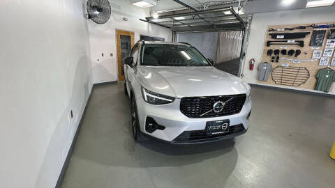 2024 Volvo XC40 B5 Plus Dark Theme