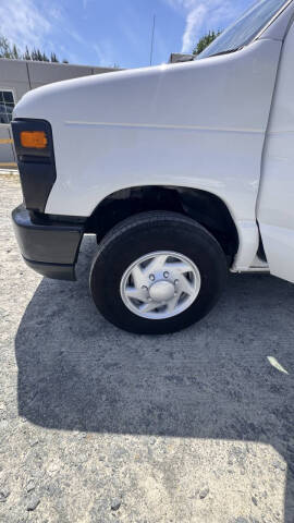 2011 Ford E-Series E-350 SD XLT