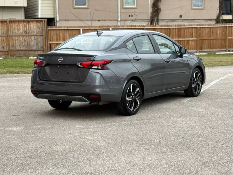 2025 Nissan Versa SR