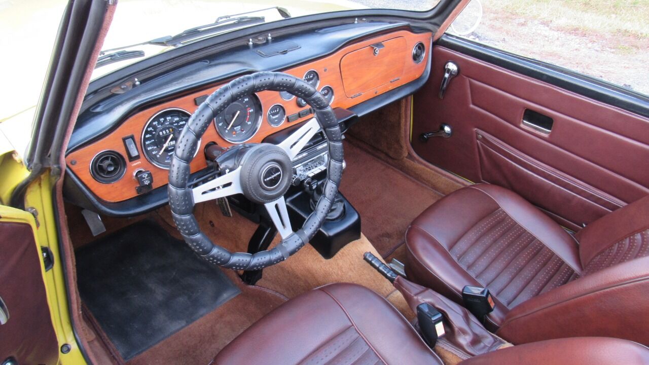 1976 Triumph TR6 12