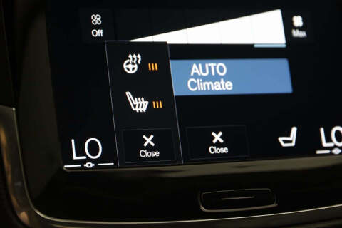 2022 Volvo XC90 T6 Momentum 7-Passenger