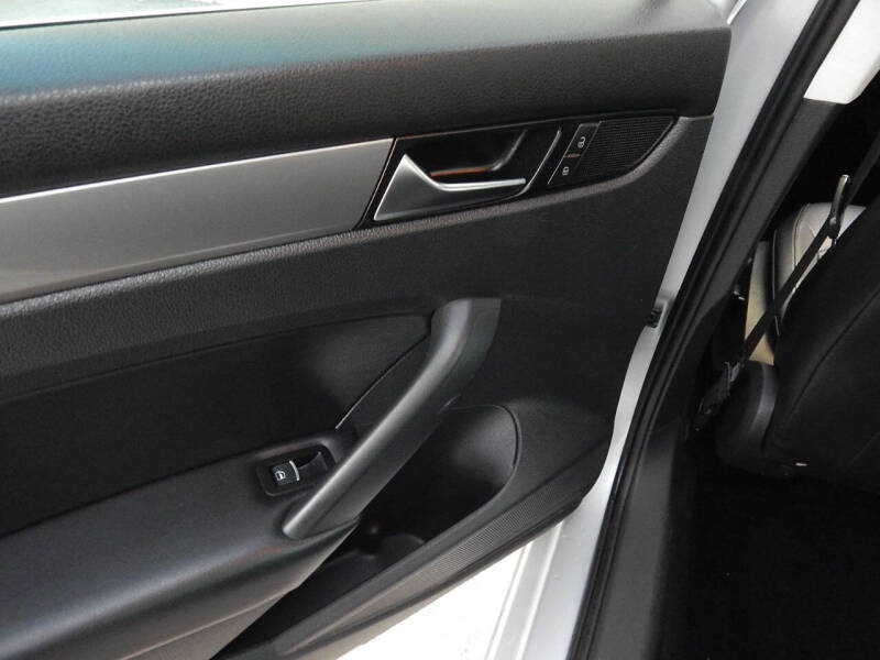 2014 Volkswagen Passat 1.8T Wolfsburg Edition PZEV