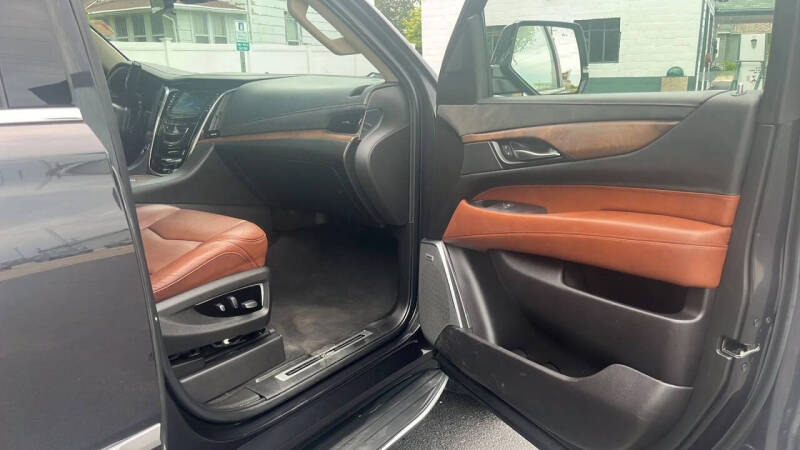 2019 Cadillac Escalade Luxury