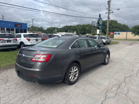 2015 Ford Taurus SE