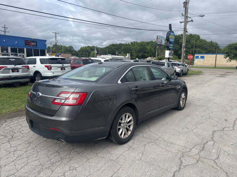 2015 Ford Taurus SE