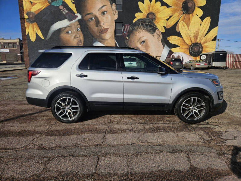2016 Ford Explorer Sport's photo