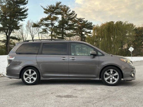 2013 Toyota Sienna SE 8-Passenger