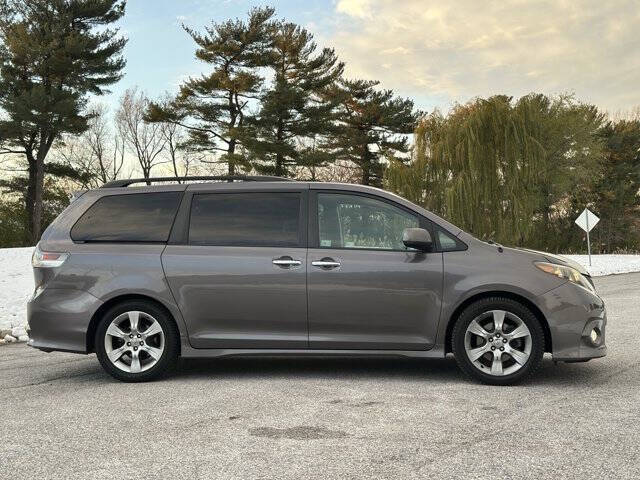 2013 Toyota Sienna SE 8-Passenger