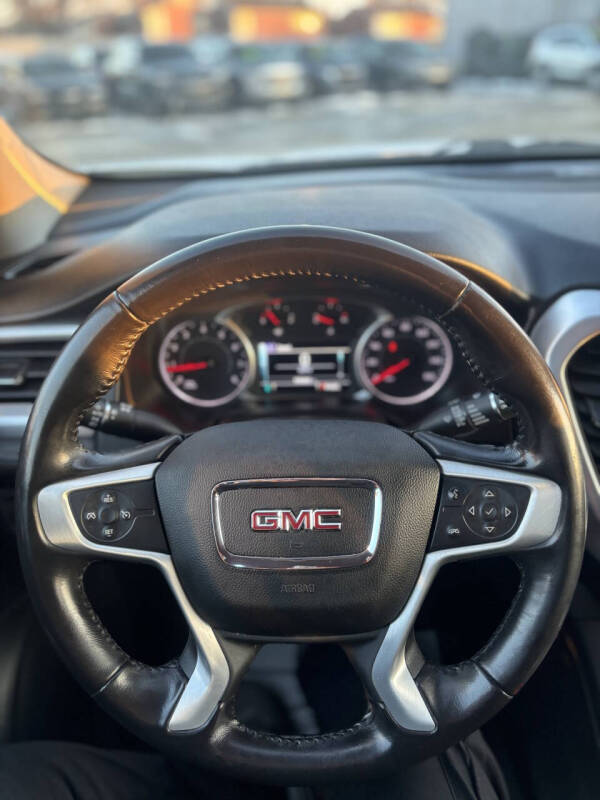 2018 GMC Acadia SLE-2