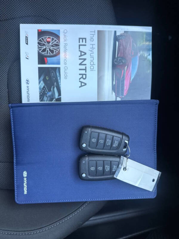 2024 Hyundai Elantra SE