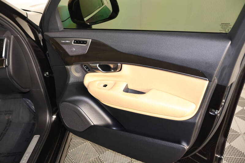 2018 Volvo XC90 T6 Momentum