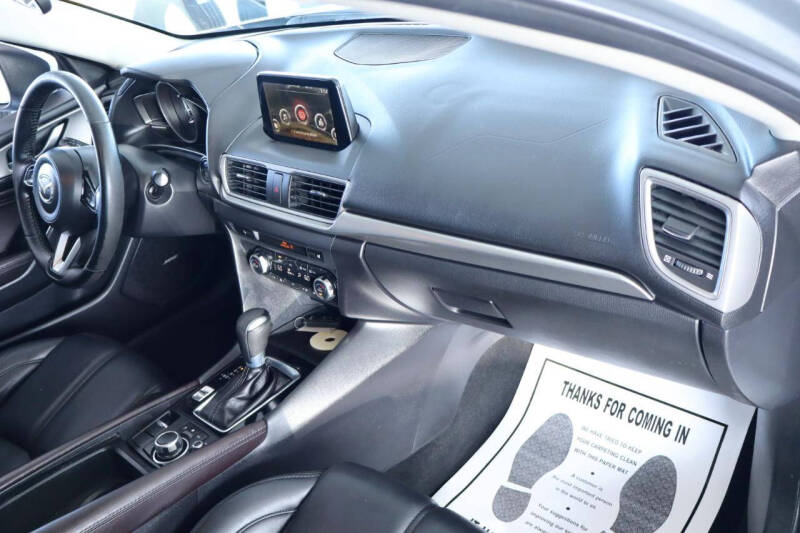 2018 Mazda MAZDA3 Touring