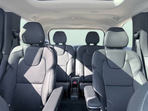 2025 Volvo XC90 T8 Ultra Bright Theme 6P