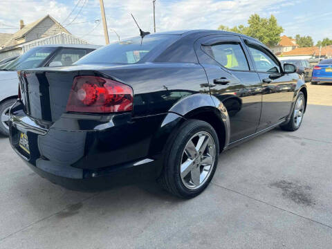 2011 Dodge Avenger Lux