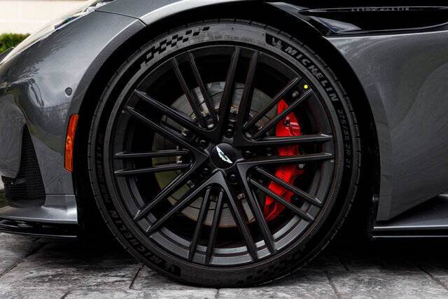 2024 Aston Martin DB12 V8