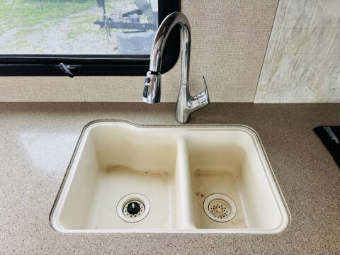 2017 Thor Motor Coach Hurricane 31S