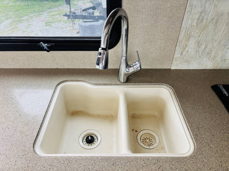 2017 Thor Motor Coach Hurricane 31S