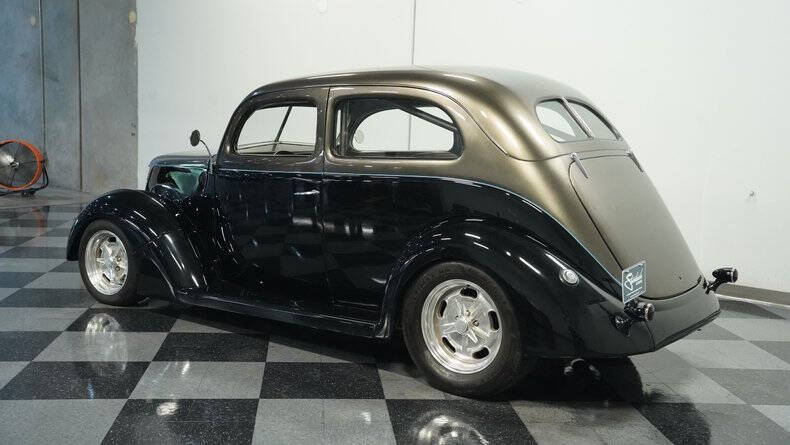 1937 Ford Tudor