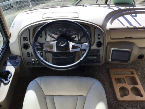 2005 National RV Dolphin 6320LX / 34ft