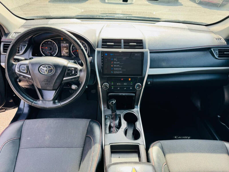 2017 Toyota Camry SE photo 8